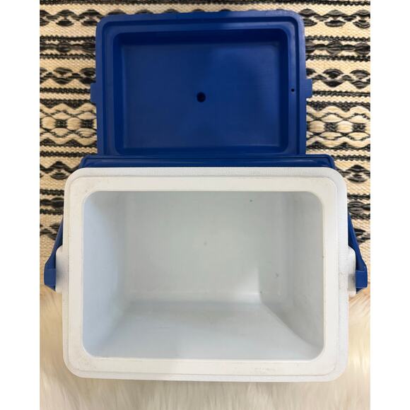 Vintage Rubbermaid Blue & White Cooler  1 Gallon Lunchbox Ice Chest  1980s - Picture 5 of 5